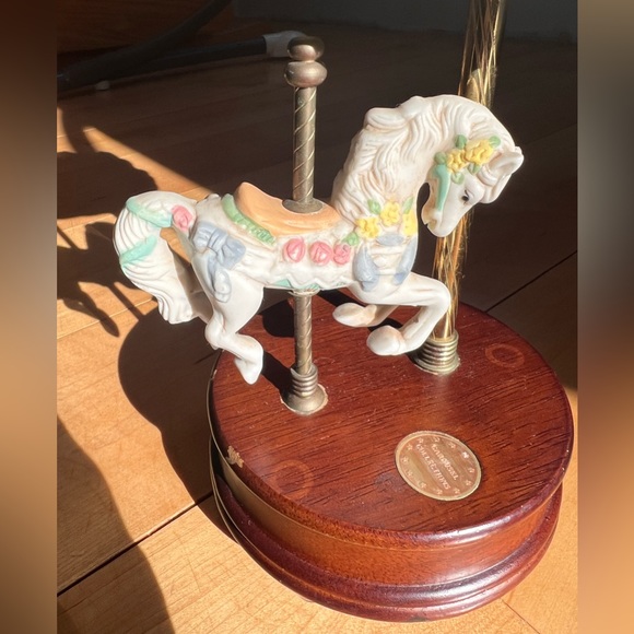 Vintage Carousel Collection - Picture 5 of 9